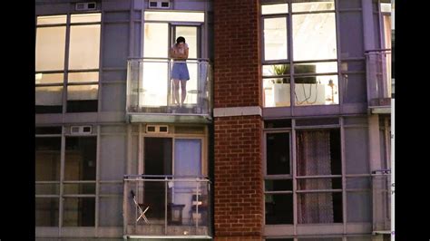 nachbarin voyeur|Naked neighbor on the balcony .